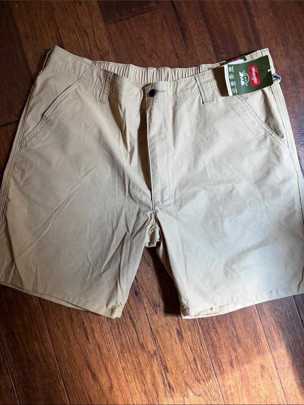 Wrangler Khaki Flat-Front Men's Shorts NWT